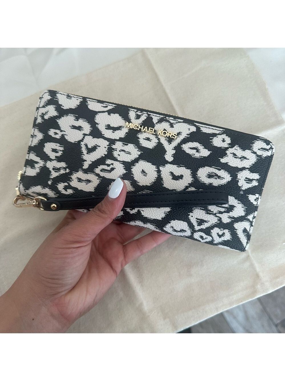 New MICHAEL MICHAEL KORS Large Logo Continental black / ivory